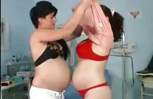 XXX یک معلم بالغ مودار دانش آموز دانلود رایگان فیلم سکسی شهوانی جوان روسی را لگد می زند