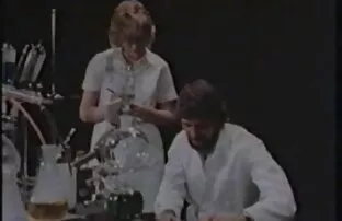XXX دو دختر یک جوان را در رختخواب خوشحال می کنند و اسپرم را در دانلود رایگان فیلم سوپر خارجی دهان خود می گیرند