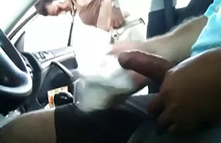 XXX بوسه با مشاعره کلیپ سکسی کوتاه رایگان کوچک یک خروس بزرگ را می خورد