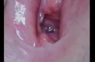 XXX لزبین جوان به زن بالغ استراپون داد و فیلم سکسی سازمان دیده از خودش خواست که لعنتی کند