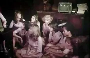 XXX یک مرد گرسنه از شخص اول با دختری انعطاف پذیر روی مبل بهترین سایت دانلود رایگان فیلم سکسی رابطه جنسی دارد