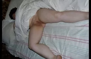 XXX شلخته زیبا یک خروس را در دهانش گرفت و فيلم سكس رايكان آن را با خوشحالی مکید