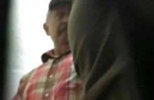 XXX یک سبزه زیبا به مرد غنیمت تبدیل سکس پورن رایگان شد و روی آلت تناسلی خود نشست