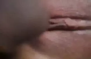 XXX بیچ با تلفن در حال گپ زدن با همسرش بود و معشوقه خانم سبزه دانلود فیلم سکسی خارجی رایگان را لخت می کند