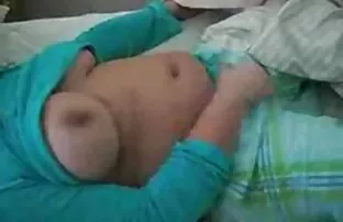XXX سبزه پستان کوچک موز را در واژن عمیق دانلود رایگان فیلم سکسی با کیفیت بالا قرار می دهد