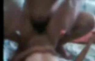 XXX سکس عکس سوپر xxx زیبا در حمام با یک ماسک در دهان